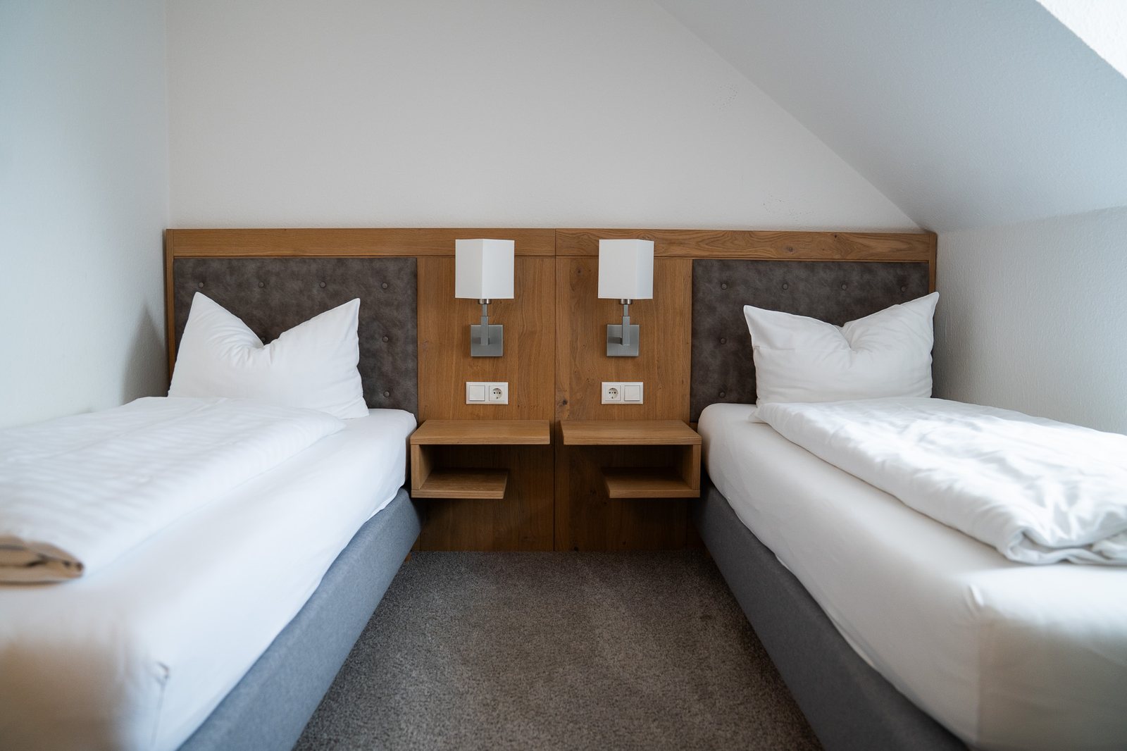 Zweibettzimmer im Hessischen Hof Gemünden, beide Betten